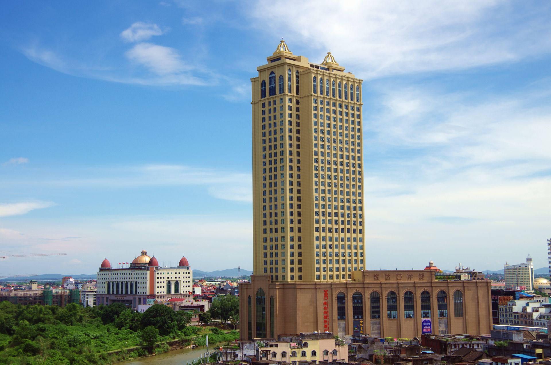 东兴华丽达广场实景图.JPG mile米乐集团|Home